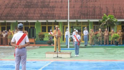 Pj Bupati Lambar Nukman Jadi Pembina Upacara di SMAN 1 Liwa