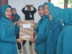 Zelda Naturi Nukman Lantik Ketua TP PKK Kecamatan Wilayah Lampung Barat