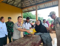 Pj Bupati Tulnag Bawang Tinjau Harga Stok dan Harga Beras