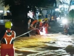 Tim SAR Gabungan Evakuasi Korban Banjir di Bandar Lampung dan Lampung Selatan