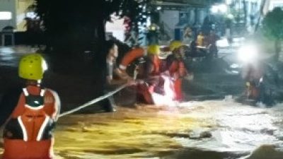 Tim SAR Gabungan Evakuasi Korban Banjir di Bandar Lampung dan Lampung Selatan