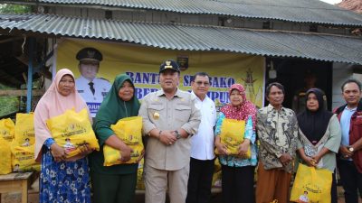 Gubernur Lampung Arinal Djunaidi Bagikan Bansos di Kecamatan Tanjung Raya Mesuji