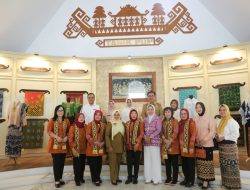 Riana Terima Penasehat DWP Kementerian Kelautan