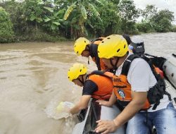 Enggi Warga Candipuro Hanyut Terbawa Arus Sungai Way Galih, Tim SAR Gabungan Lakukan Pencarian