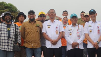 Pemkab Lampung Barat bersama Rainfores Aliance Tanam 300 Pohon Durian