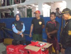 Kapal Tertahan di Area Dermaga,  Dinas Sosial Salurkan 100 Paket Bantuan Makanan Siap Saji