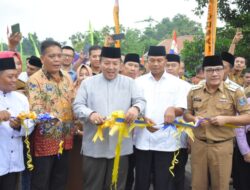 Walikota Metro Wahdi Dampingi Gubernur Resmikan Jembatan Way STKIP PGRI