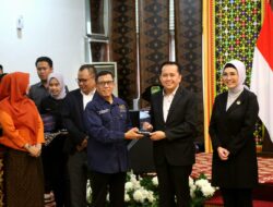 Pj Gubernur Sumsel Terima Penghargaan PWI Sebagai Birokrat Peduli Pers