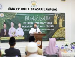 Prof Lusmeilia Afriani Hadiri Buka Bersama di SMA YP Unila