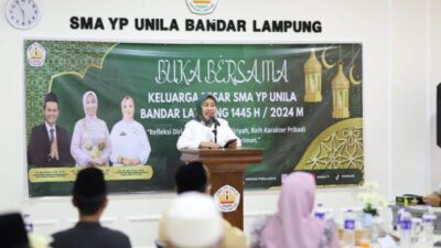 Prof Lusmeilia Afriani Hadiri Buka Bersama di SMA YP Unila