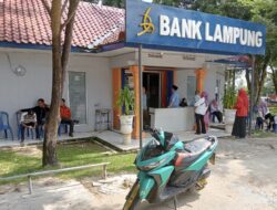 Petugas Bank Lampung di Pemda Way Kanan Datang Siang, Nasabah Kesal!