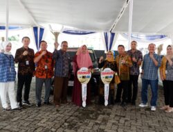 Undian Lokal  Bank Lampung 2024, Dirut Bank Lampung Serahkan 2 Unit Mobil Hadiah Grand Prize