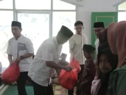 Pemkab Lampung Selatan Bagikan Sembako pada Anak Yatim Piatu