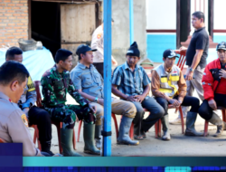 Pj Bupati Nukman Kunjungi Keluarga Korban Hanyut di Sungai Way Semakaa