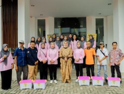 Bareng Ketua Dekranasda, Sekwan DPRD Lampung Gelar Gerakan Beli dan Bagi