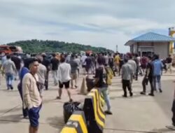 Tak Ada Kapal yang Angkut, Pemudik di Dermaga 7 Pelabuhan Merak Ngamuk!