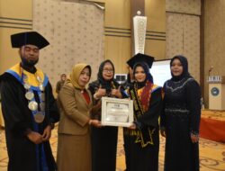 Staf Ahli Walikota Metro Hadiri Wisuda STMIK Dharma Wacana Metro