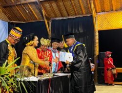 Ketua Umum Sahabat Polisi Diberi Gelar Doktor Honoris 