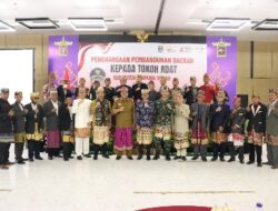 Bupati Lampung Tengah Berikan Penghargaan Pembangunan Daerah Pada 150 Tokoh Adat