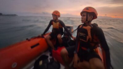 Akibat Perahu Terhempas Ombak, Tim SAR Gabungan Lakukan Pencarian Seorang Nelayan