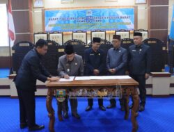 DPRD Pesibar Rapat Paripurna Penandatanganan Nota Kesepakatan Perubahan  KUA-PPAS APBD 2024