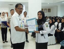 Bupati Pesibar Serahkan Surat Perjanjian Kerja Ke 253 PPPK