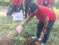 DPC PDI Perjuangan Pesawaran Gelar Bersih-Bersih Sampah dan Penanaman Tanaman