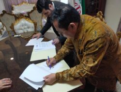 Ketum SMSI Firdaus Tandatangani MoU Bersama Konselor Kebudayaan Iran Ebrahimi