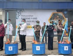 Pj Gubernur Lampung Hadiri Pemusnahan Rokok dan Miras Ilegal