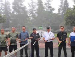 Pj Bupati Nukman Sempatkan Berolahraga Tenis Lapangan Temani Pj Gubernur Samsudin