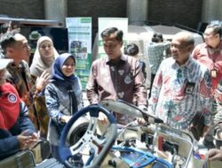 Karya Mahasiswa dan Dosen UTI Tampil di MBKM  Fair 2024