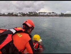 Wisatawan Asal Oku Selatan Terseret Ombak Di Pantai Mandiri Pesisir Barat, Tim SAR Gabungan Lakukan Upaya Pencarian