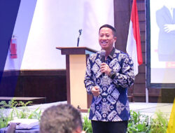 Wakil Rektor UTI Kasih “Wejangan” ke Manajemen Hotel Akar