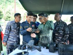 Mahasiswa UTI Latih Marinir Terbangkan Drone