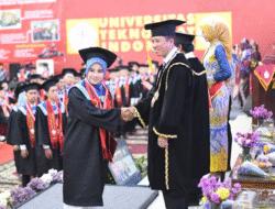 507 Mahasiswa UTI Diwisuda