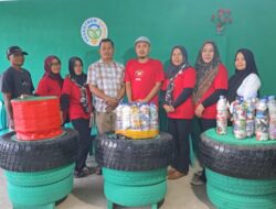 Pesantren Sampah Nusantara Daur Ulang Plastik Jadi Kursi