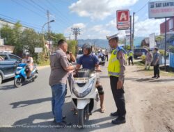 Semarak HUT RI ke-80, PJS Sibolga-Tapteng dan Polres Tapteng Bagikan Bendera Merah Putih