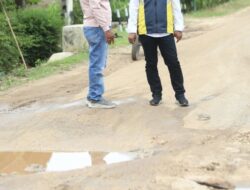 Bupati Lamteng Meninjau Kondisi Jalan Rusak yang Akan Diperbaiki