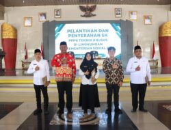Wakil Bupati Serahkan SK PPPK kepada Pendamping PKH dan TKSK
