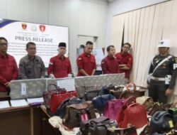Geledah Rumah Eks Bupati Pesawaran, Kejati Lampung Sita Duit Miliaran Rupiah