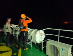 KM Maulana 30 Terbakar di Perairan Lampung, 25 ABK Selamat, 8 Masih Dalam Pencarian