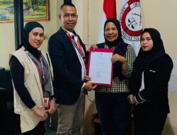 Lukman Serahkan Mandat Ketua LBH Perempuan dan Anak ADVOKAI Lampung