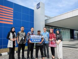 BRI Kanca Liwa Bersama BRILife Serahkan Santunan Asuransi Rp100 Juta kepada Ahli Waris Nasabah Meninggal Dunia