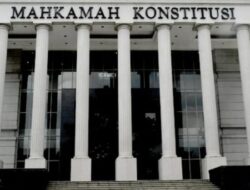 Adies Kadir, Hakim ‘Kilat’Konstitisi