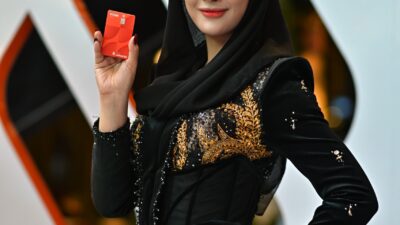 Dara Sarasvati: Debit Visa Bank Jakarta Praktis untuk Transaksi Luar Negeri