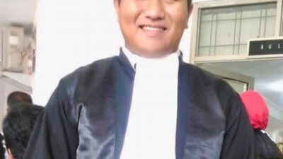 Dr. Ahmad Haris Muizzuddin, S.H., M.H.Menang Mutlak bersama tim kuasa hukum sengketa gedungv Apartement Alton Semarang