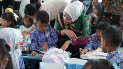 Bunda PAUD Lampung Ajak Anak Berani Berkarya Lewat Mewarnai