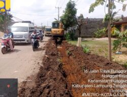 Antisipasi Terhambatnya Mobilitas Warga Selama Puncak Musim Hujan dan Ramadan, Pemprov Lampung Tutup Jalan Berlubang