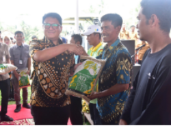 Ketua DPRD Lampung Giri Akbar Hadiri Kegiatan Tanam Padi bersama Forkopimda