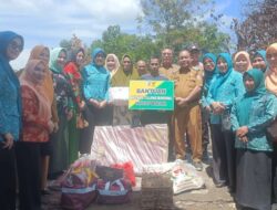 Ketua TP PKK Herlinawati Qudrotul Berikan Bantuan Korban Kebakaran